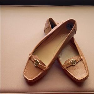 Michael Michael kors camel flats gold accents 6.5